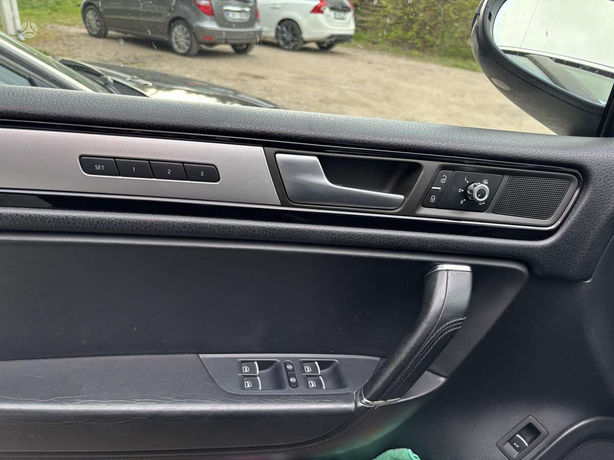 Volkswagen Touareg 2010 — photo 6