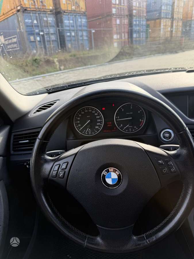 BMW X1 2011 — фото 23