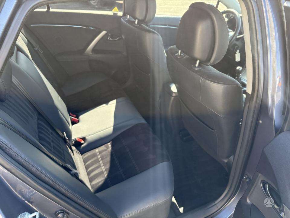 Toyota Avensis 2015 — photo 10