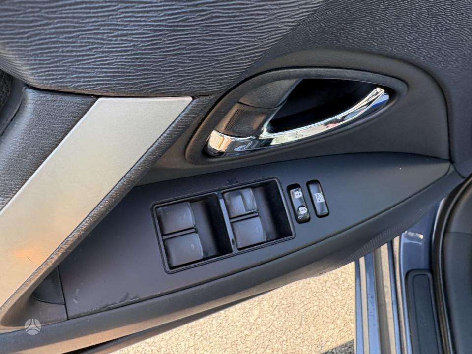 Toyota Avensis 2015 — photo 13