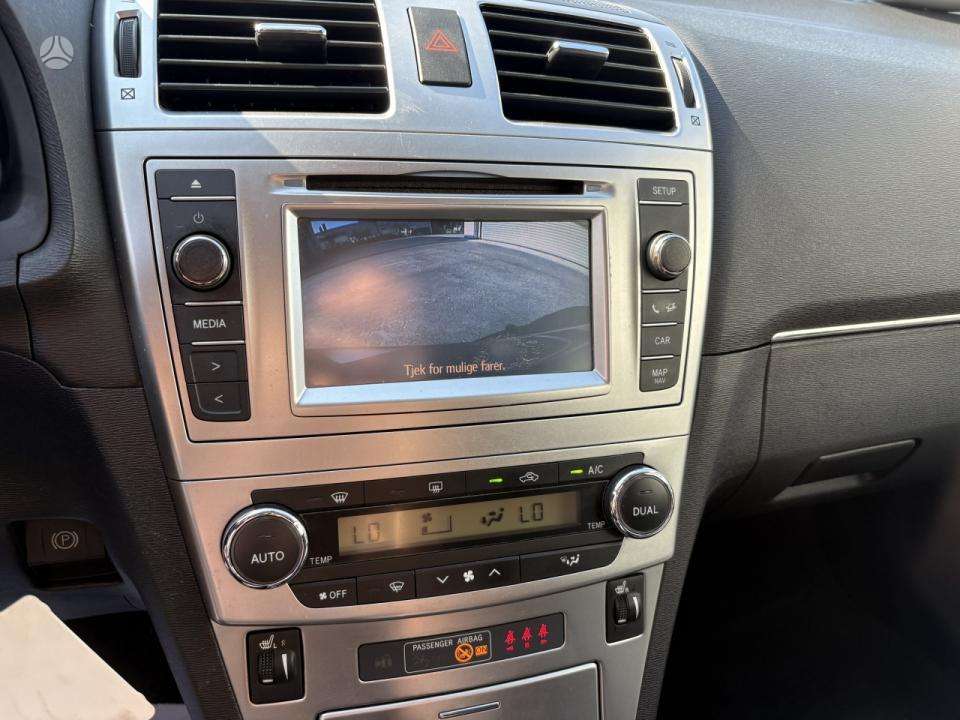 Toyota Avensis 2015 — photo 18
