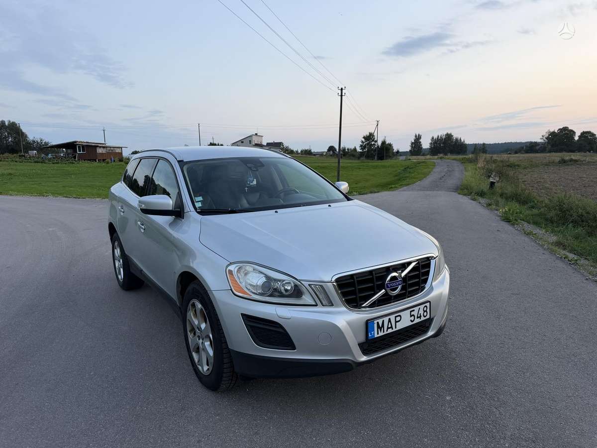 Volvo XC60 2010 — rear view