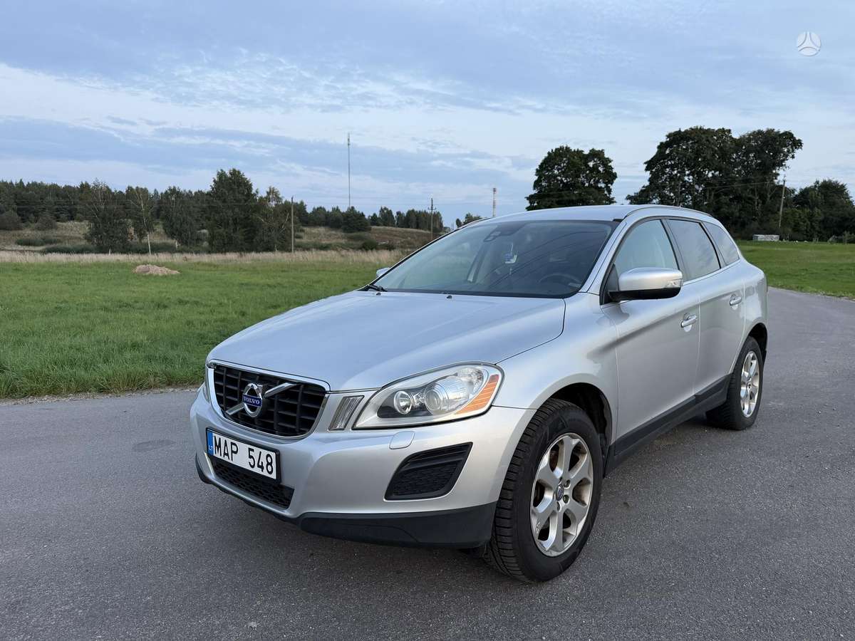 Volvo XC60 2010 — interior