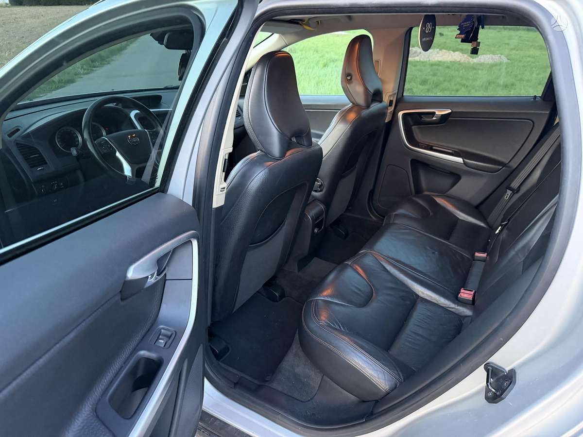 Volvo XC60 2010 — photo 6