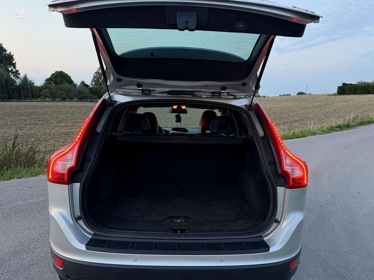 Volvo XC60 2010 — photo 7