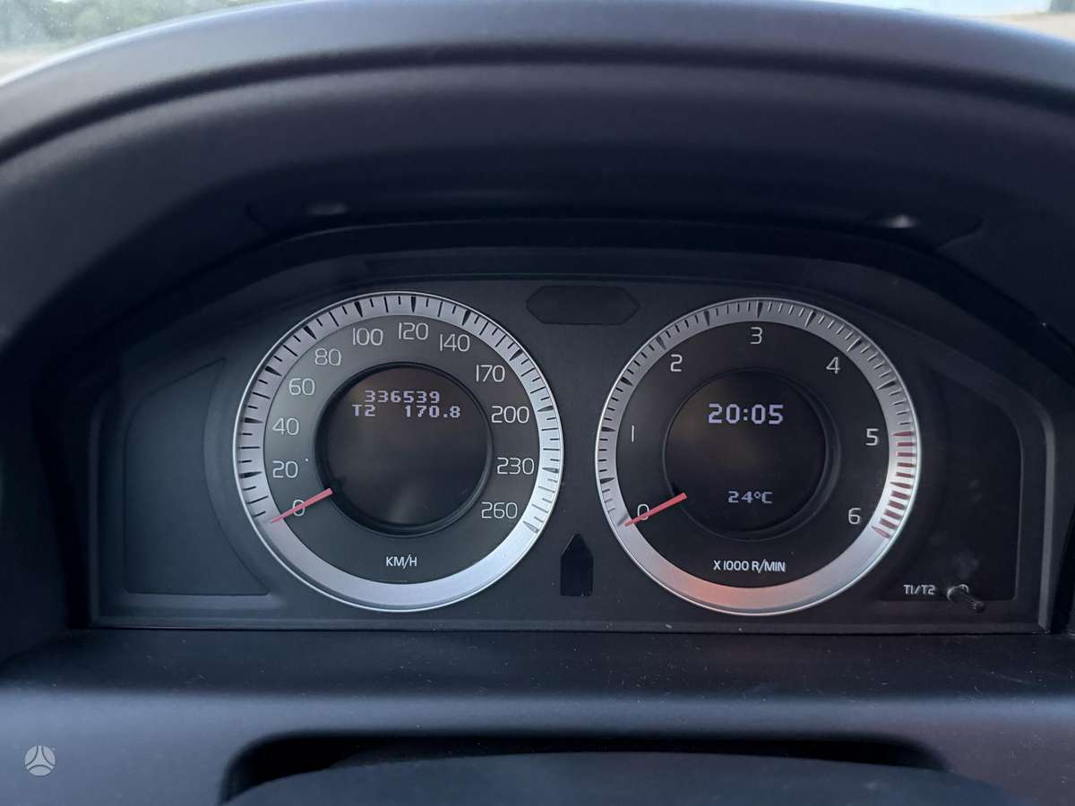 Volvo XC60 2010 — photo 8
