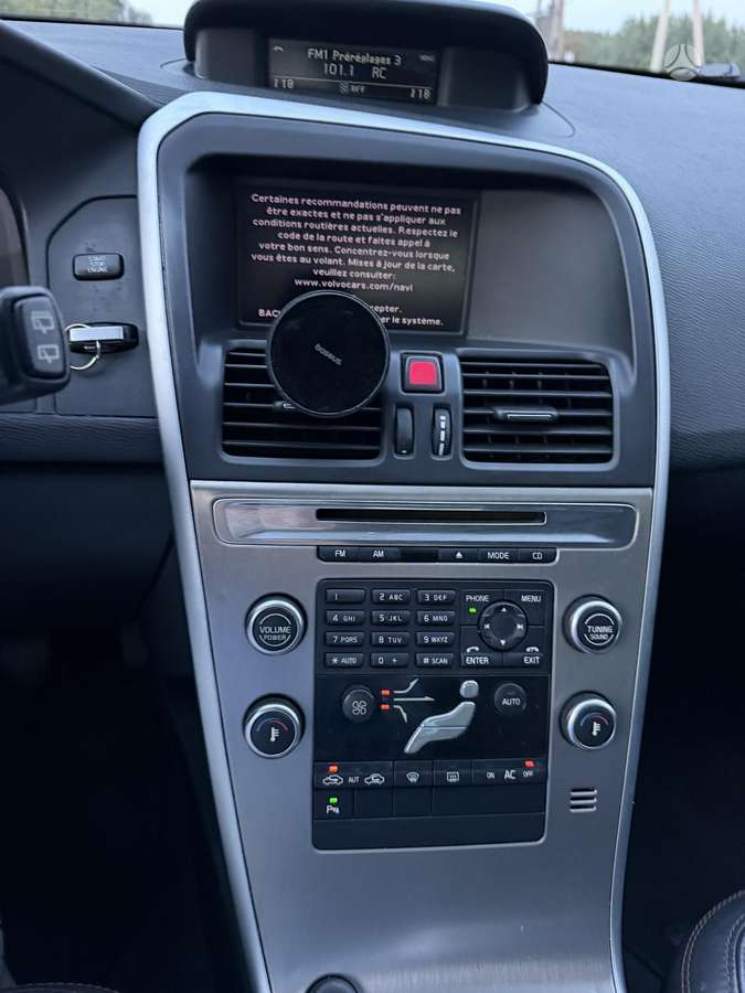 Volvo XC60 2010 — photo 9