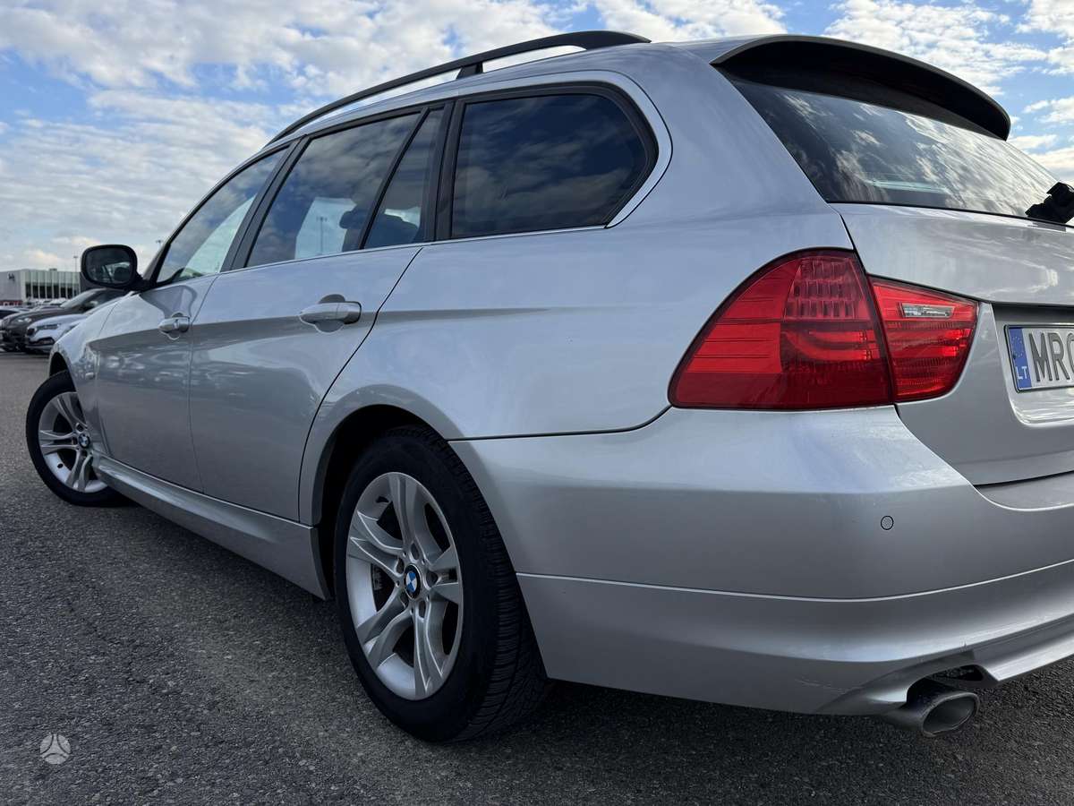 BMW 318 2010 — photo 12