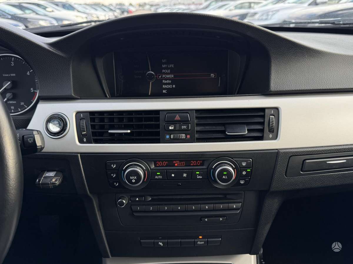 BMW 318 2010 — photo 26
