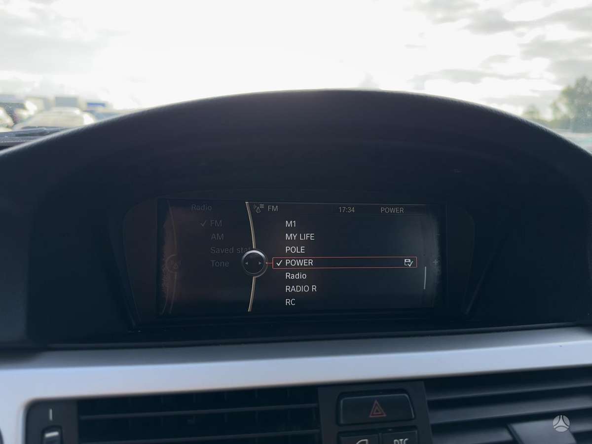 BMW 318 2010 — photo 27