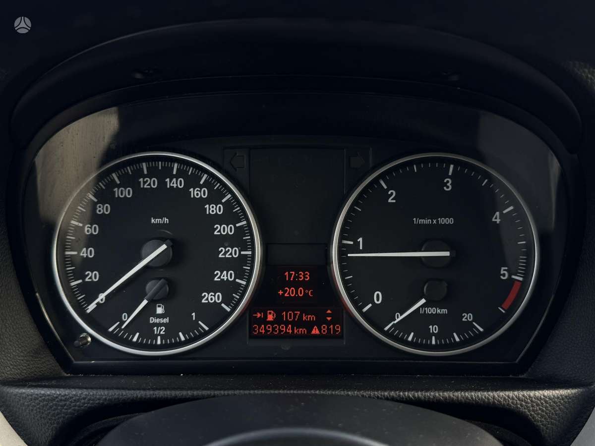 BMW 318 2010 — photo 28