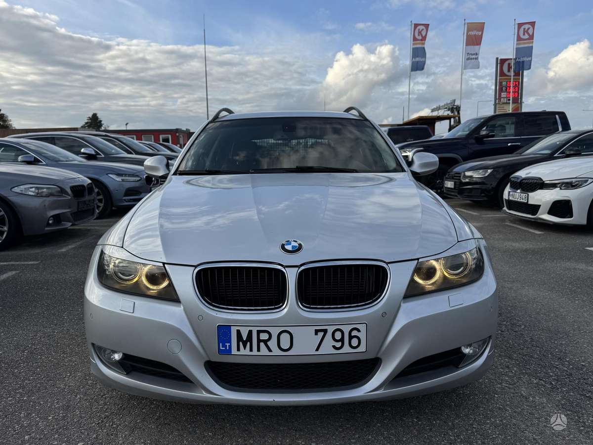 BMW 318 2010 — photo 9