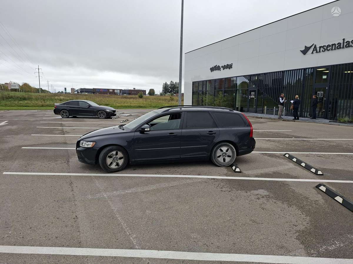 Volvo V50 2009 — engine 1560 cm³, 109 HP (80kW)
