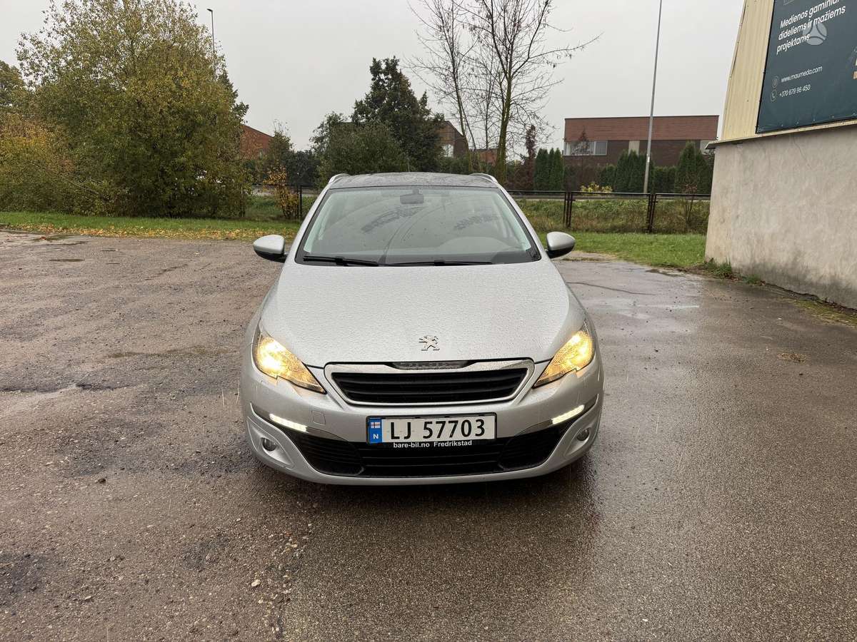 Peugeot 308 2014 — rear view