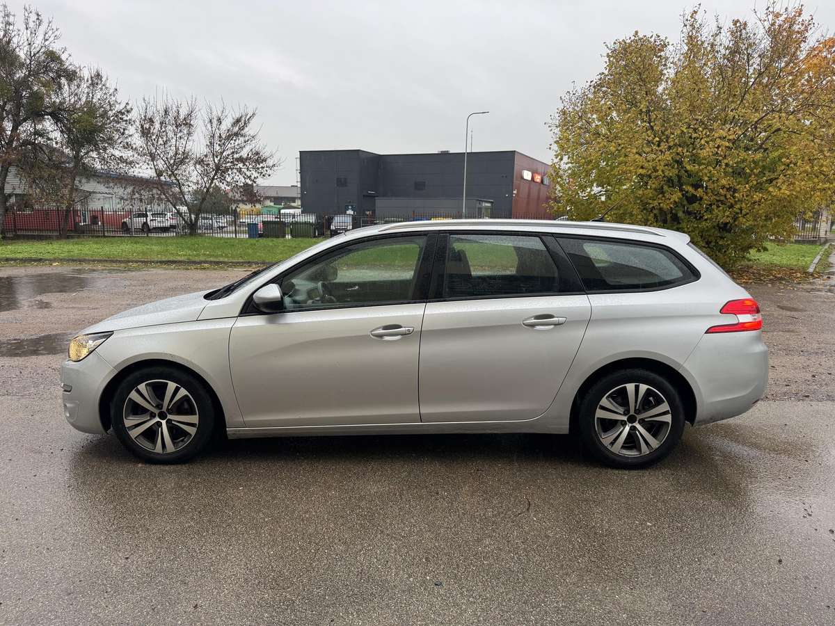 Peugeot 308 2014 — interior