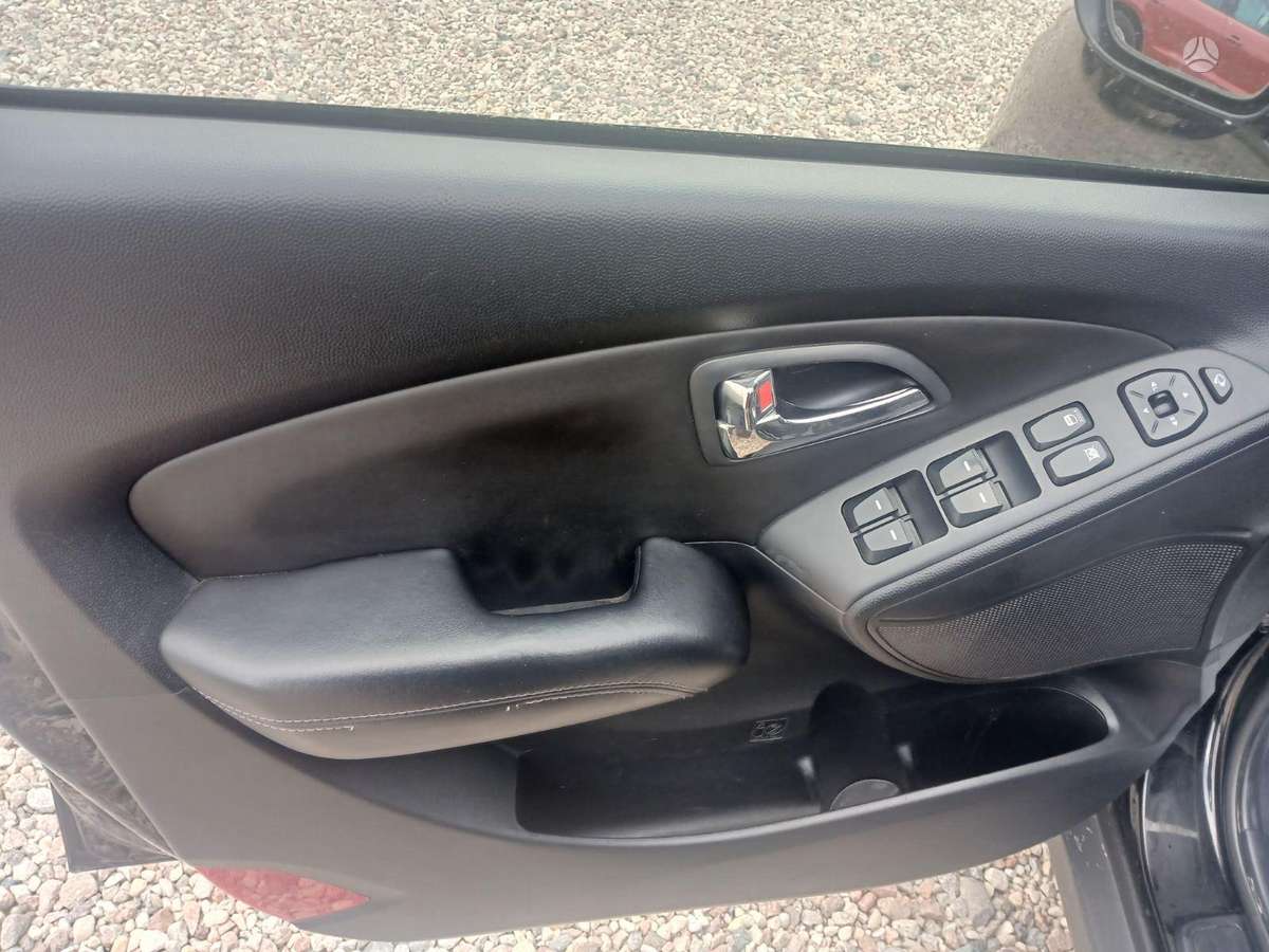 Hyundai ix35 2012 — photo 18