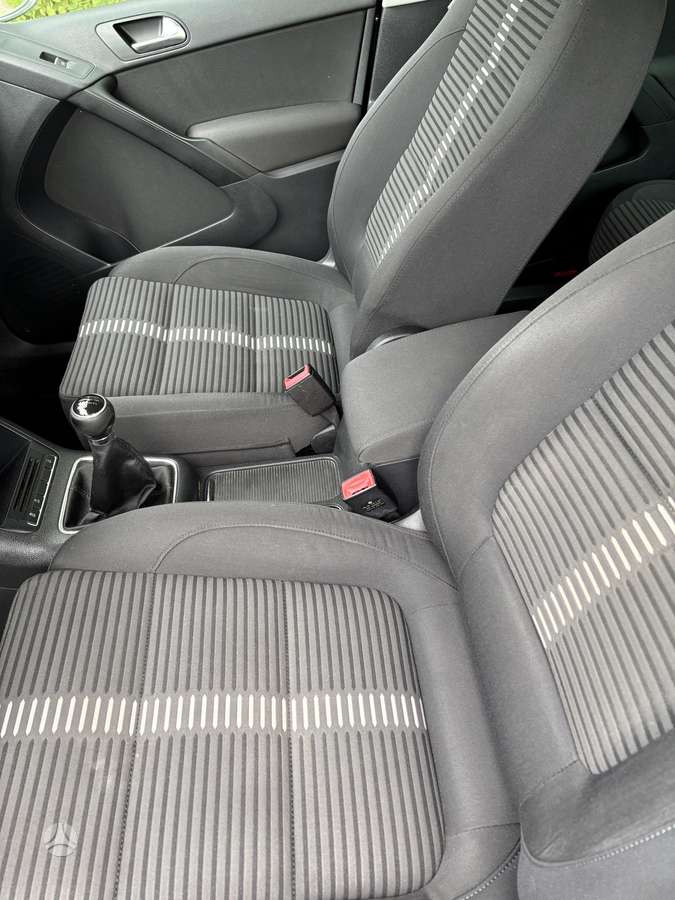 Volkswagen Tiguan 2010 — photo 17