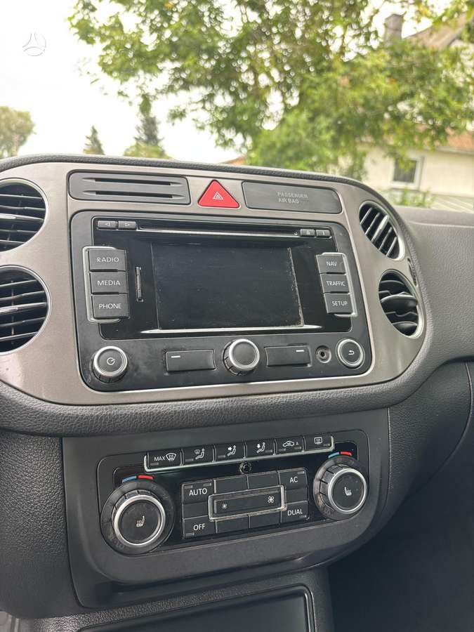 Volkswagen Tiguan 2010 — photo 19