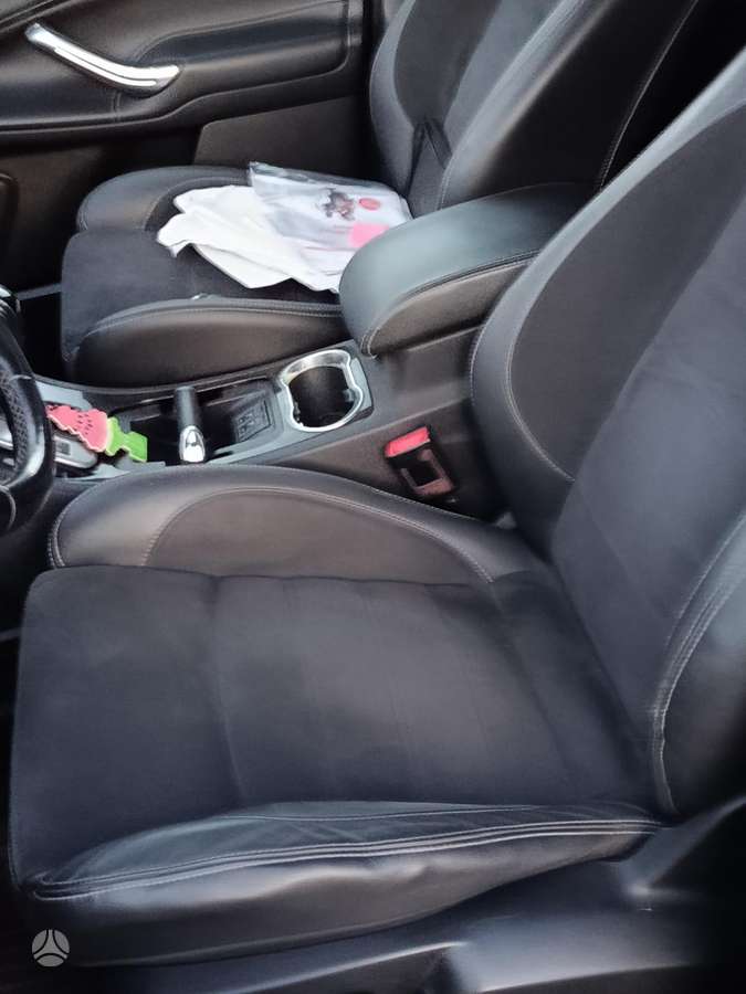 Ford S-MAX 2013 — photo 11