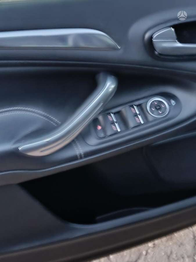 Ford S-MAX 2013 — photo 17