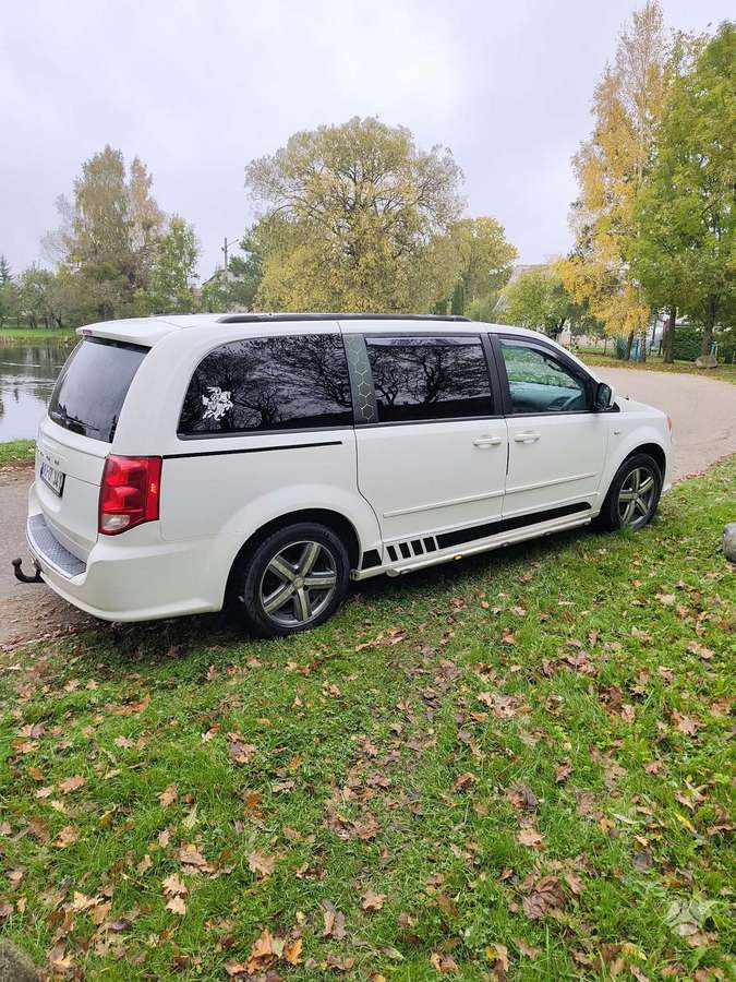 Dodge Grand 2012 — салон