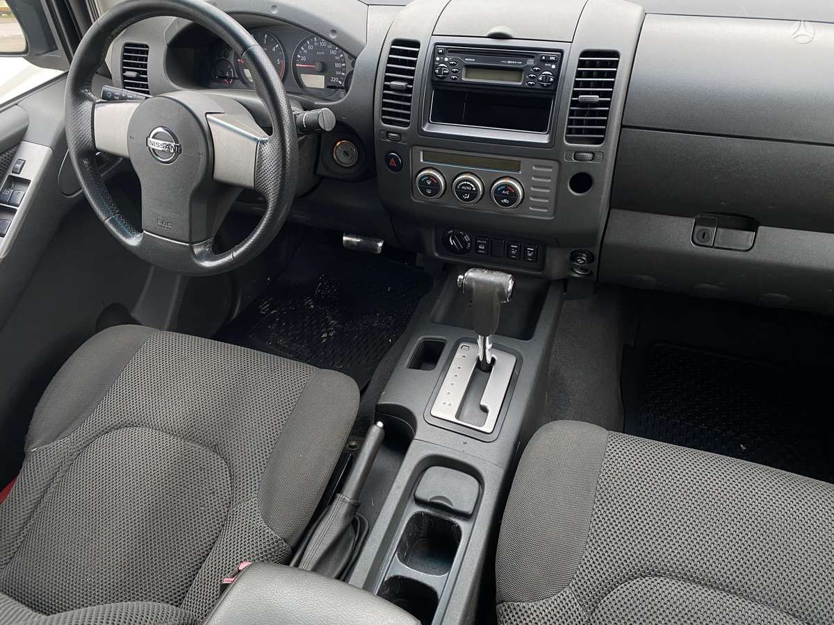 Nissan Navara 2005 — photo 10