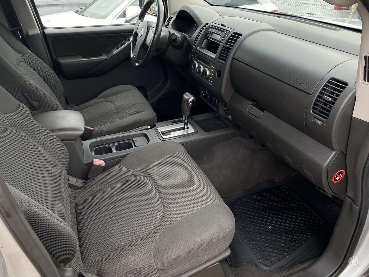 Nissan Navara 2005 — photo 13