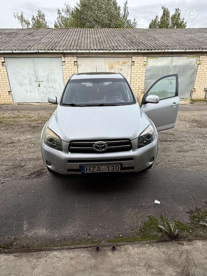 Toyota RAV4 2006 — rear view