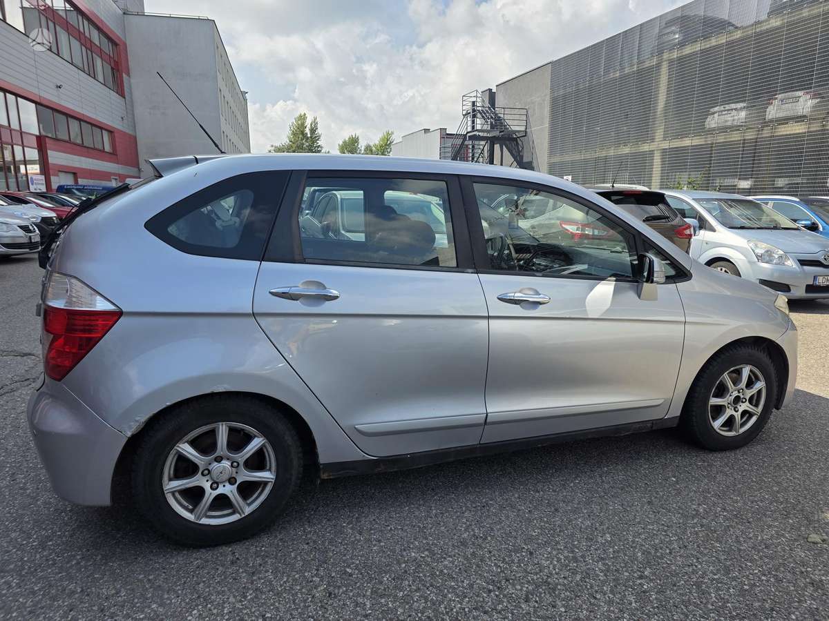 Honda FR-V 2006 — двигун 2204 cm³, 140 HP (103kW)