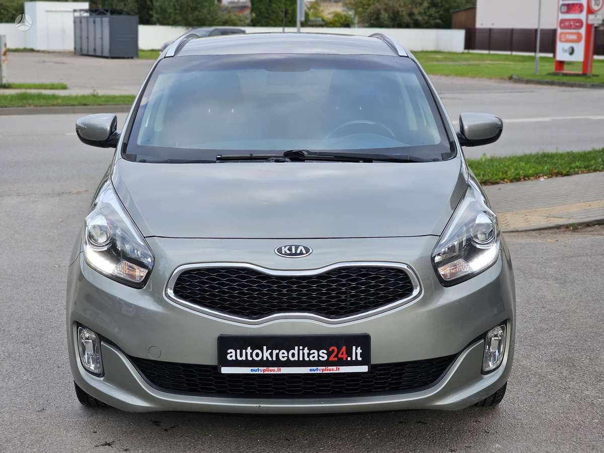 Kia Carens 2013 — rear view