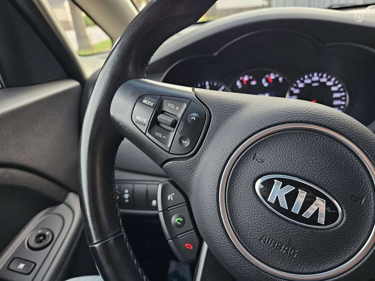 Kia Carens 2013 — photo 21