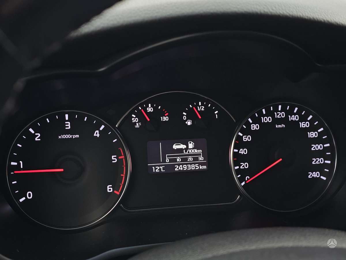 Kia Carens 2013 — photo 28