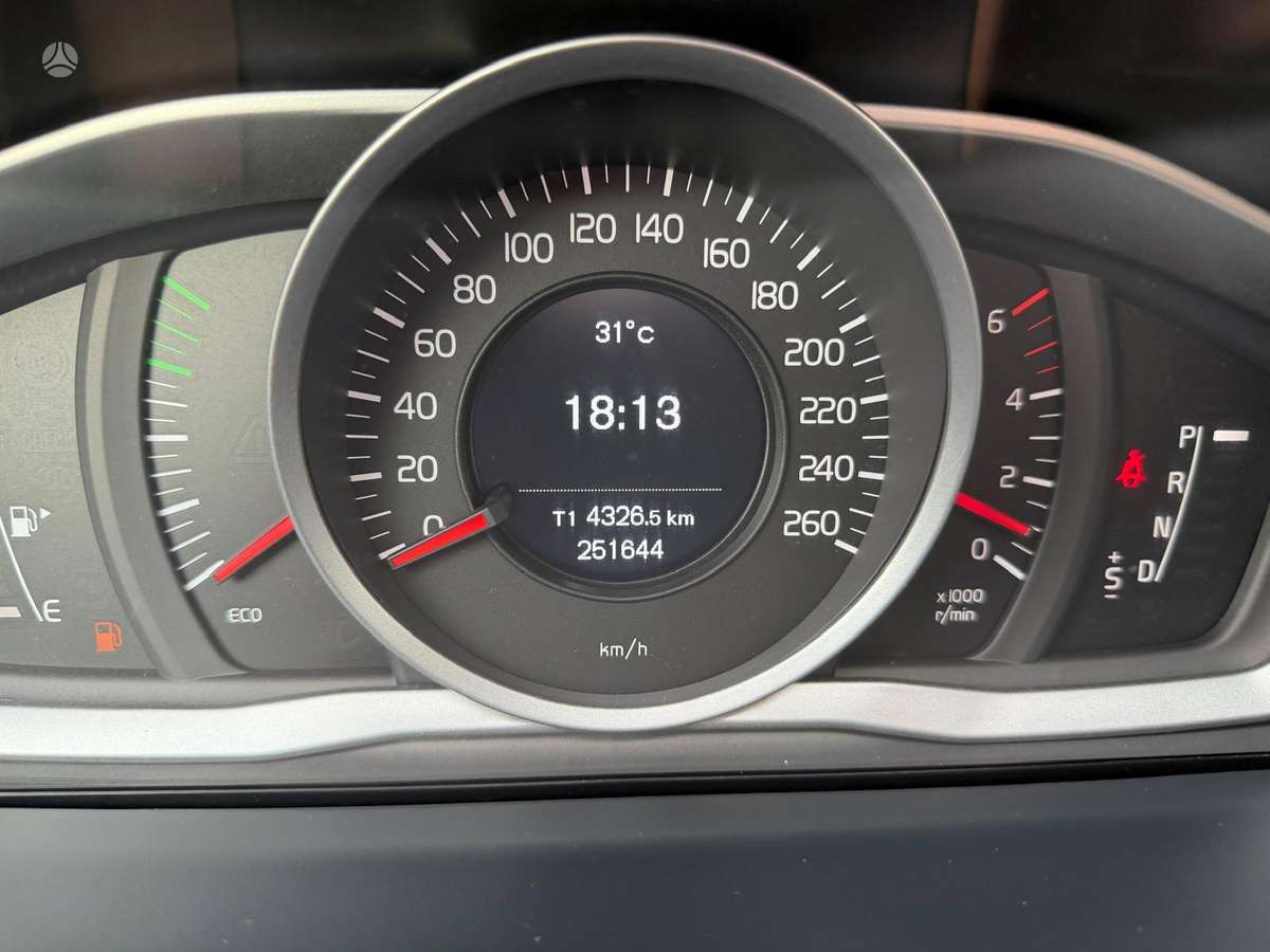 Volvo V60 2014 — photo 11