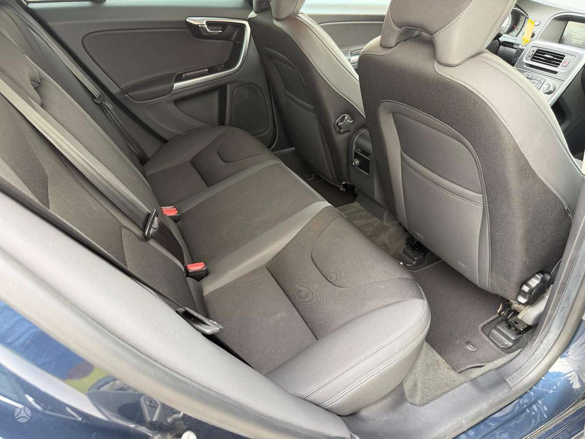 Volvo V60 2014 — photo 14