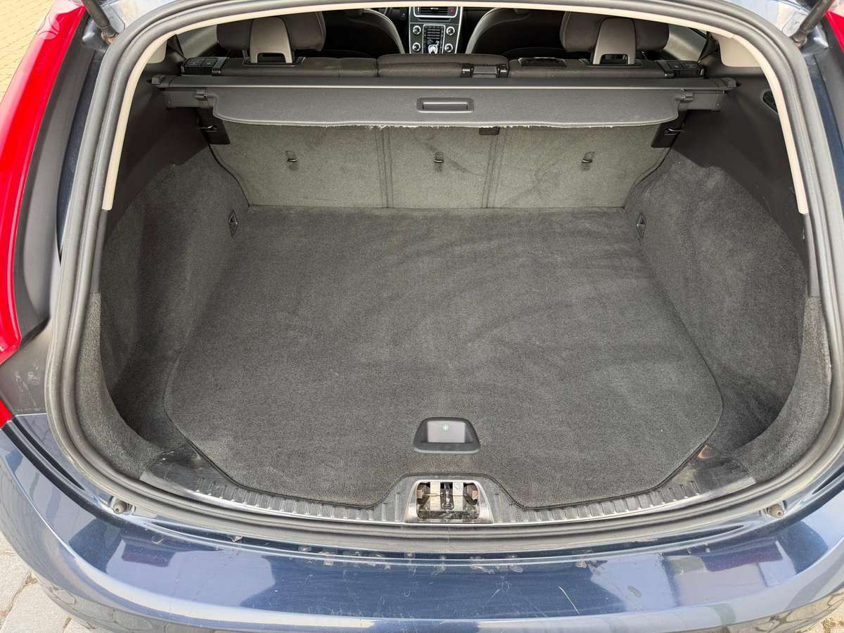 Volvo V60 2014 — photo 15