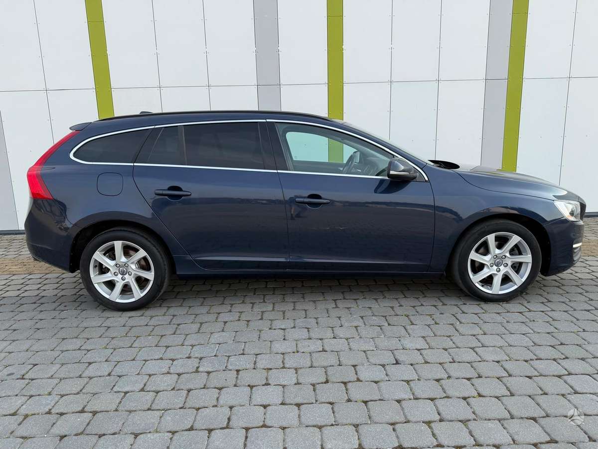 Volvo V60 2014 — rear view