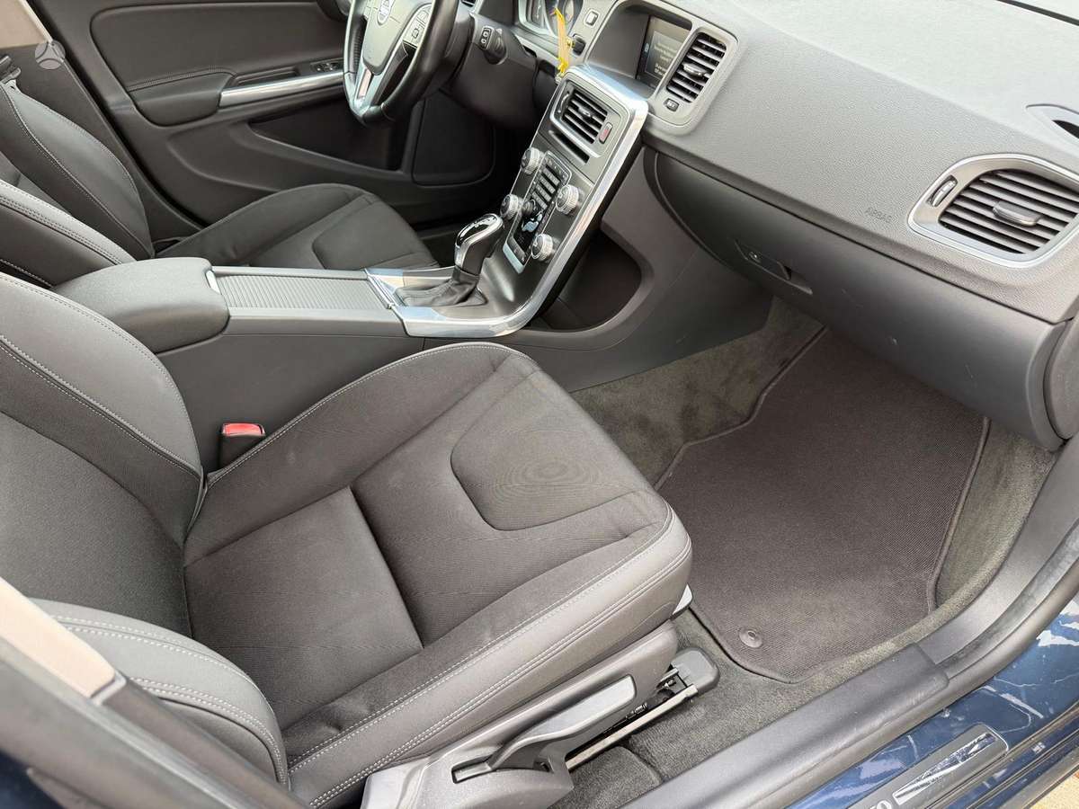Volvo V60 2014 — photo 9