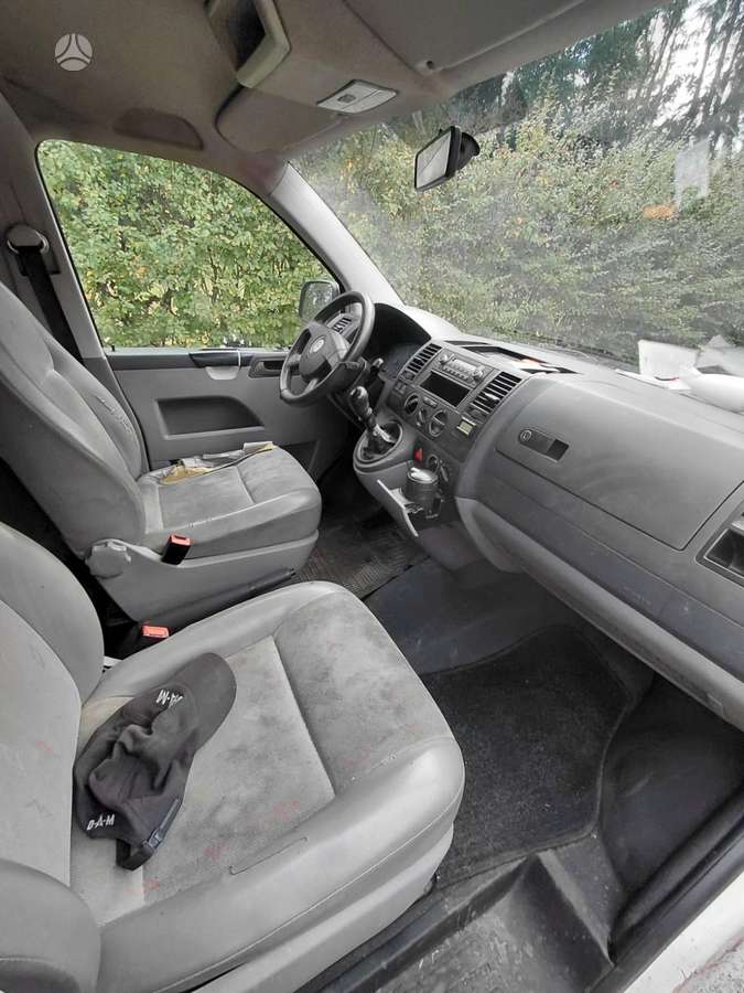 Volkswagen Transporter 2008 — салон