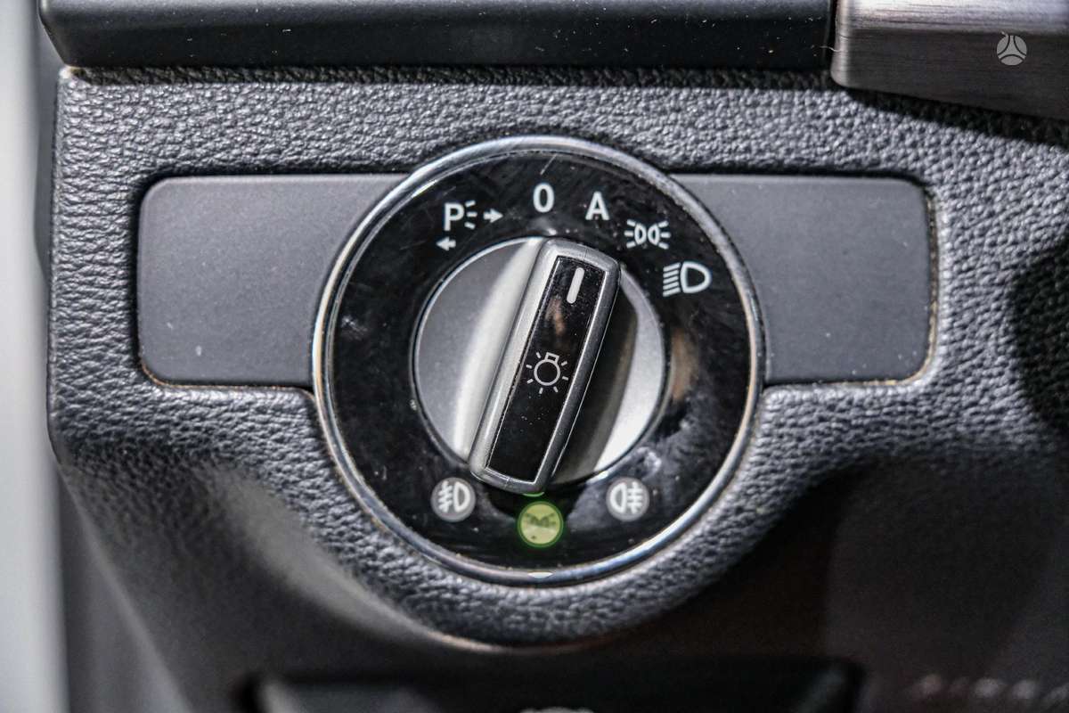 Mercedes-Benz GLK320 2009 — photo 14
