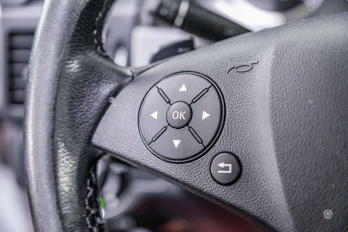 Mercedes-Benz GLK320 2009 — photo 16