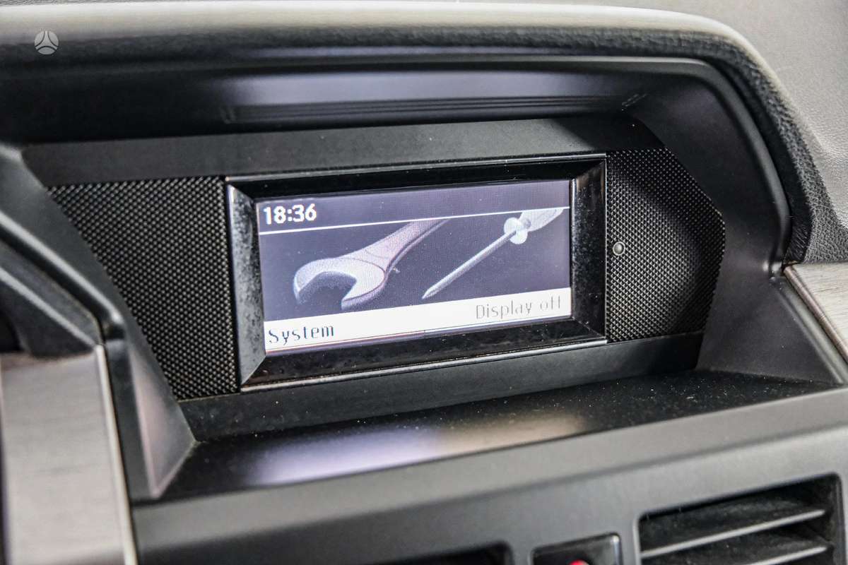 Mercedes-Benz GLK320 2009 — photo 19