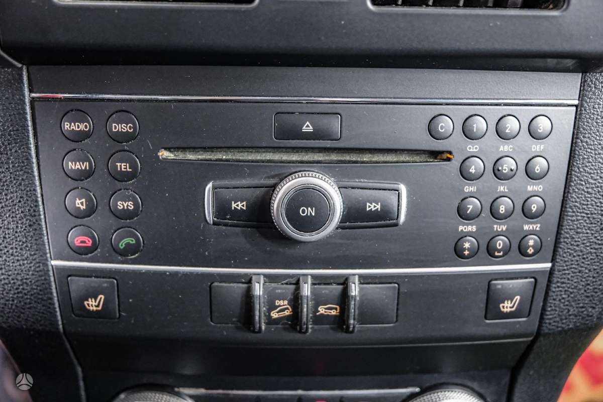 Mercedes-Benz GLK320 2009 — photo 20