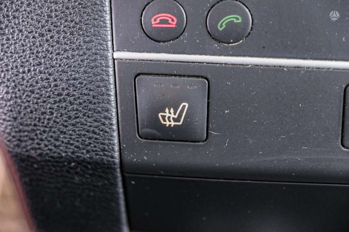 Mercedes-Benz GLK320 2009 — photo 22