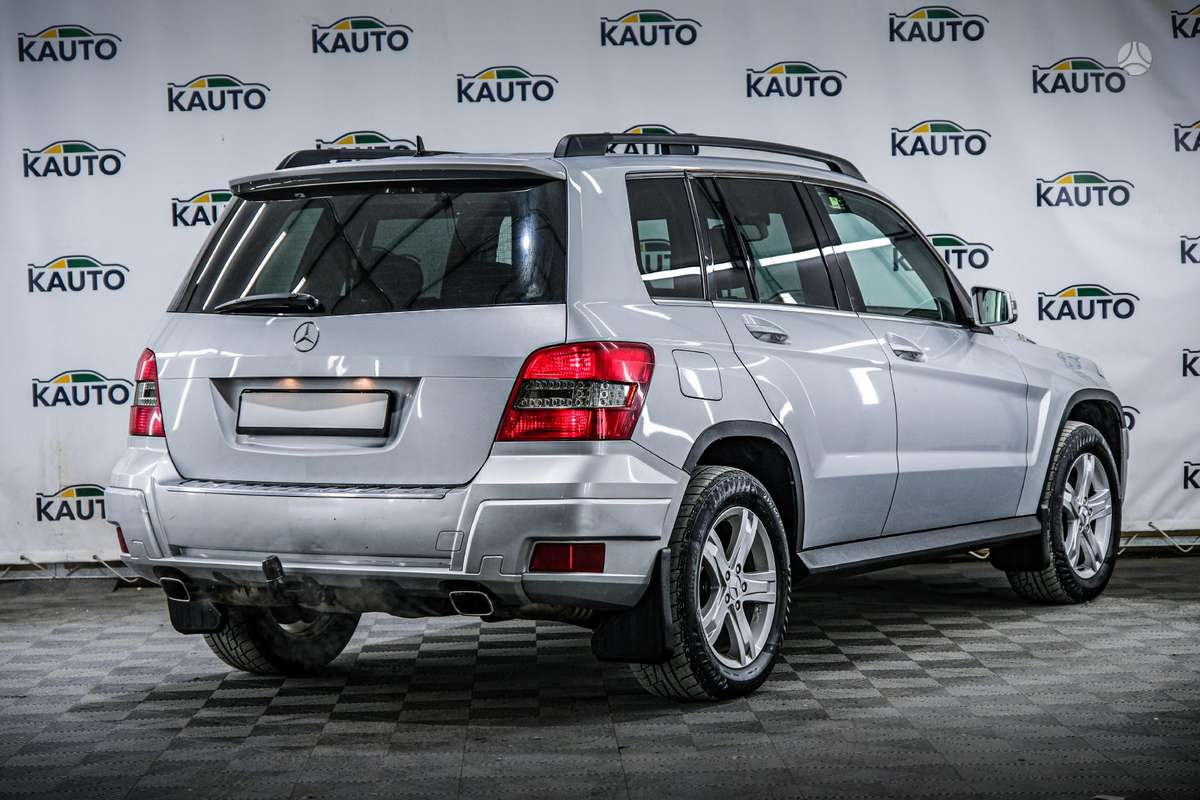 Mercedes-Benz GLK320 2009 — interior