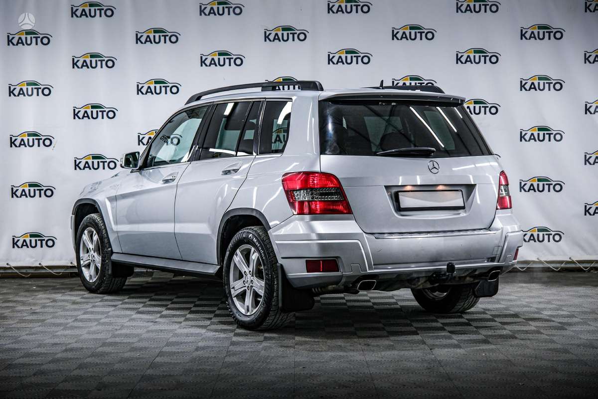 Mercedes-Benz GLK320 2009 — engine 3000 cm³, 224 HP (165kW)