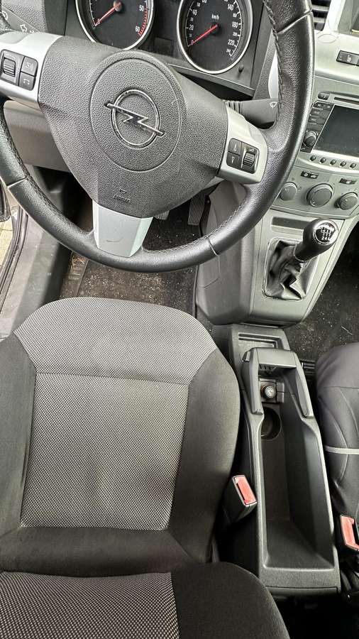 Opel Zafira 2012 — фото 16