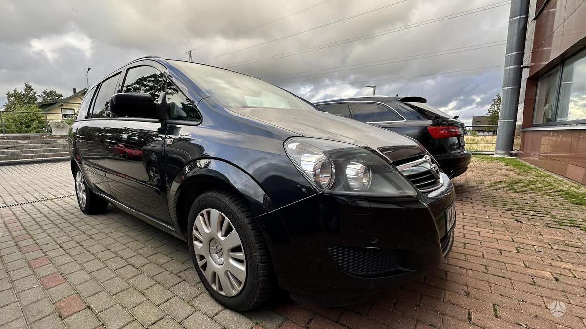 Opel Zafira 2012 — салон