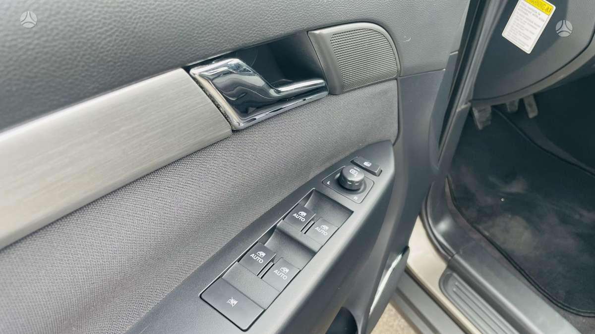 Opel Antara 2009 — photo 12
