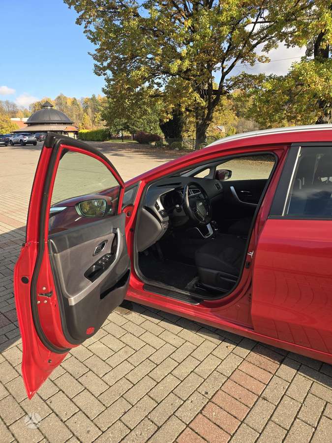 Kia Ceed 2014 — двигун 1582 cm³, 128 HP (94kW)