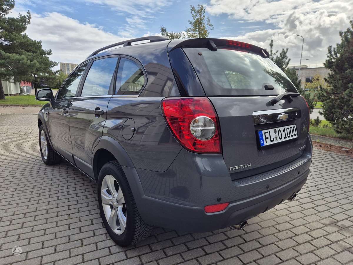 Chevrolet Captiva 2011 — салон